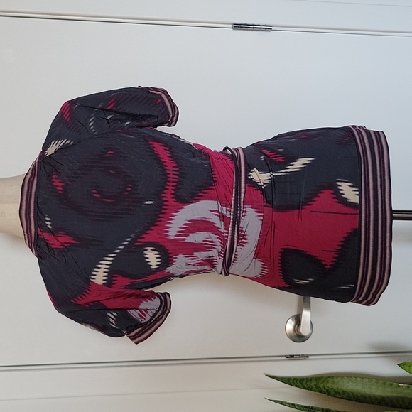 BCBGMAXAZRIA Faux Wrap Top with Built In Tie Belt - Medium - Picture 8 of 12